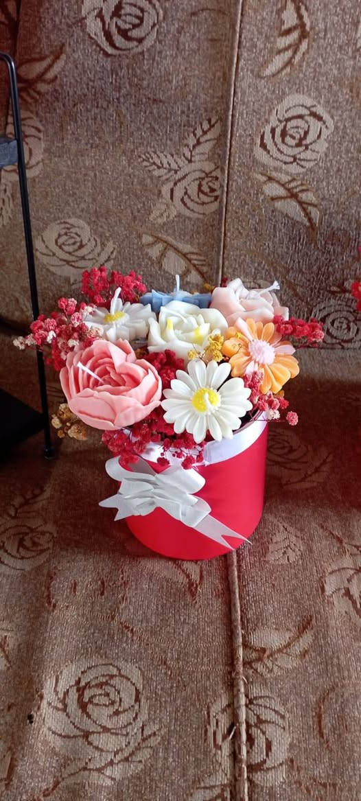 🌸 شموع بوكيات الورد – شغل يدوي فاخر 🌸
بوكيه أنيق يجمع بين جمال الورد وسحر الشموع ليضيف لمسة دفء ورومانسية لأي مكان 🤍
🌹 تصاميم ناعمة بألوان مميزة
🕯 فوحان هادئ ومريح
✨ تفاصيل مرتبة بدقة وحب
✔ مناسب للهدايا
✔ مثالي لغرف النوم والمجالس
✔ قطعة ديكور تبقى ذكرى جميلة
الكمية محدودة ✨
للحجز والاستفسار مراسلة خاص 📩
#شغل_يدوي #شموع #شموع_معطرة #بوكيات_ورد #شموع_بوكيات #ديكور_منزلي #هدايا_مميزة #فكرة_هدية #منتجات_يدوية #تنسيق_ورود


**إذا كنت صاحب هذا الإعلان وتريد حذفه لأي سبب، رجاءا أرسل رسالة إلى الدعم الفني**