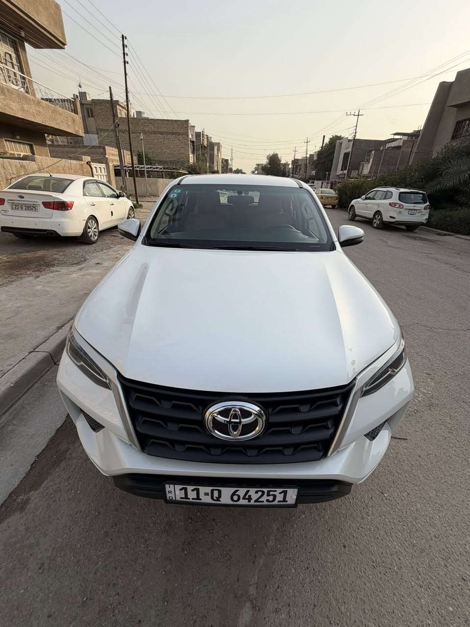 السلام عليكم للبيع تويوتا فورجنر ٢٠٢٤ خليجي فور ويل 
محرك ٢٧٠٠ مكفوله من صبغ او ضربه او بارد 
ماشيه ٢٥ الف كيلو متر 
للاتصال ***********
ملاحظه /؛ يوجد رصعه صغيره بالباب الخلفي فقط
