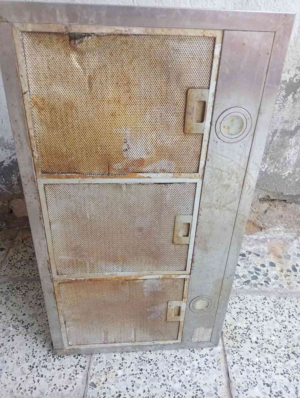 للبيع ساحبه تشتغل اشتريته من مطعم ماعرف بيه بس شغلته شتغلت طوله تقريبا متر والعرض 50 السعر 50الف وبيه مجال ***********
