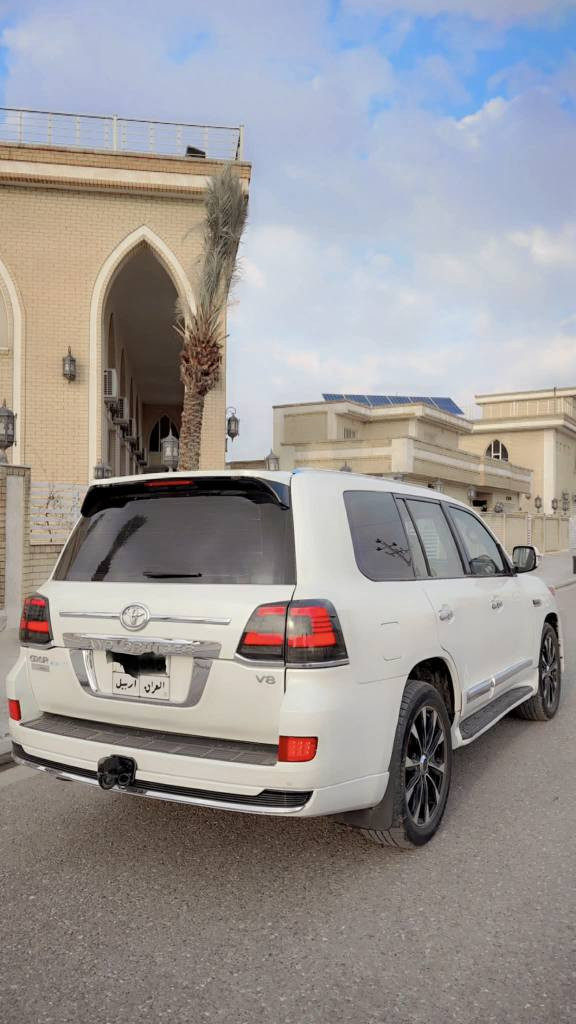 سلام عليك وه نه وشه مؤديل ٢٠٠٨ پشتو بيشى گؤراوه بؤ شكل نوى چوار پينج پارجه ى بؤياغه له سه ر ساغه بى ليدران بشتو پيشى كه پسه ئيرباك به شه رت سه قفى دووبست سبوغه بيش سلايت لاى سه كن سه ياره كه زؤر جوانى خاوينه جوار تايه ى لؤكى له ژيره هه مو گيانى به شه رته مه سره فى نيه گيرو مه كينه به شه رت ٨ بستونه ده بل ئه كسلى به شه رت ٢.٥٠٠.٠٠٠دوو ملوينو نيوى غرامه له سه ره دواى محامه له ده ى كه رينمه وه نرخى٢٦٥ وه ره قه و مه جال سه ياره كه زؤر توندوو تؤله هيج مه سره فى نيه  ژ.م ***********/*********** أربيل, العراق
