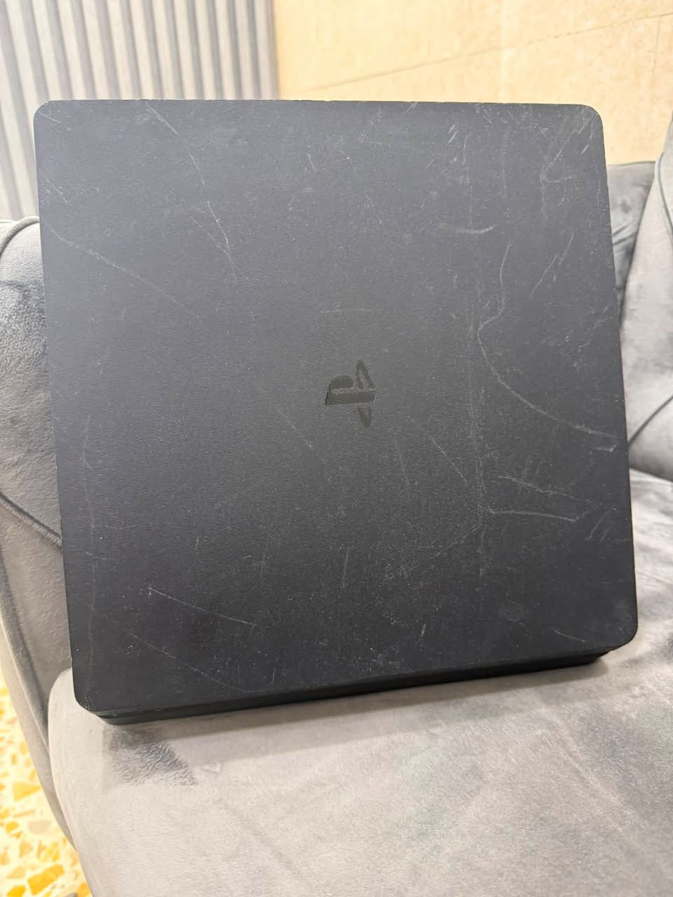 📢 للبيع PS4 Slim نظيف جداً 🎮
النظافة: 80%
 الملحقات: جوستك عدد 2 + شاحنة يدات + جهاز UPS لحماية الكهرباء.
 الألعاب: GTA V + PES 2019.
 السعر: 370 ألف (وبيه مجال للشراي).
📍 المكان: [بغداد شعله ]
📞 للتواصل: ***********واتساب
