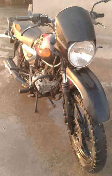 بوكسر جبلي 2021 ( مرقم ) محرك مفتوح وهسه بي صوت خفيف لو زنجيل لو بوشه ماعرف المهم ابيع واقع حال الدراجه تشتغل وجاي امشي بيها ولا موكفتني بشارع ابد تحويل ثاني يوم السعر 1200 مليون وميتين العنوان بغداد حي النصر ***********
