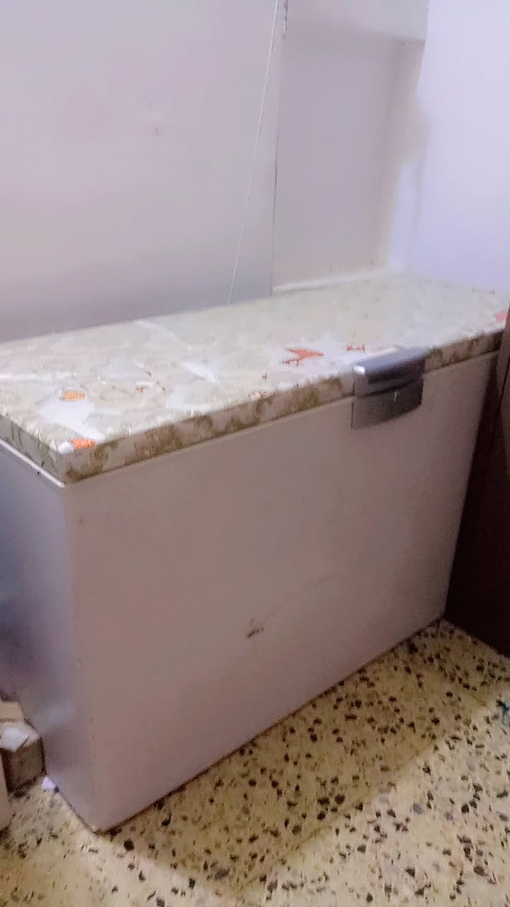 السلام عليكم مجمده للبيع نضيفه مال بيت مستعمله قليل كلش الحجم الكبير مكان بغداد مدينه الصدر السعر ب250 وبيها مجال للاستفسار ***********
