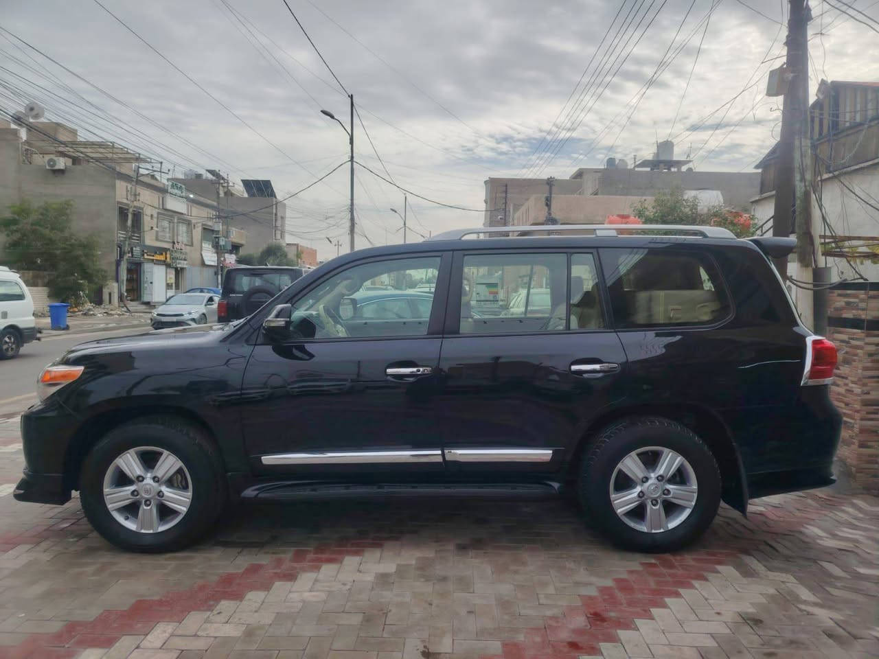 سلام عليكم لاندكروز جكساره ٢٠١٣بريم سياره كفاله بدون صبغ وضربه خير من الله ترايها زيرو مناقصها شي ماشيه ١٦٠حقيقي مكينه كير تبريد كله بلادي شركه بدون أي فتح بلادي سعرها 345بيها مجال رقمها سليمانيه باسمي ثاني يوم احولك للاتصال ***********
