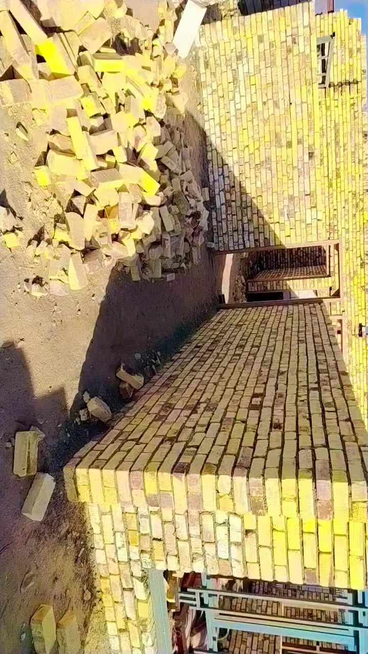 الديوانيه حي الجامعه
اسلام اعليكم خلفه بناء متفرغ حالين لبخ بناء 
اي شي بخدمت جميع خابر وتدلل ***********
