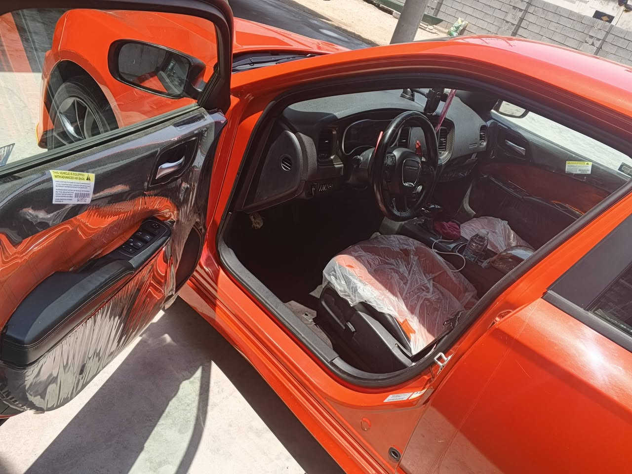 للبيع چارجر 2018 وارد كندي كفالة
فول مواصفات sxt 
شاشة كبيرة 
شفتات

رقم بغداد بسمي السعر 215 وبيها مجال 

رقم الهاتف ***********
