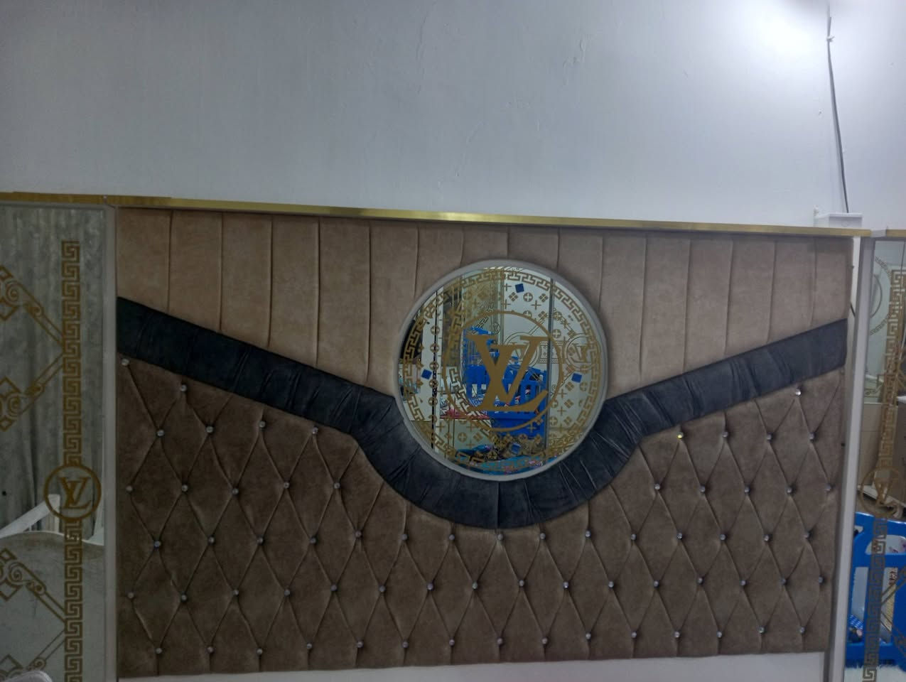 غرفة نوم تركي للبيع كنتور ٦ سلايت+ملحق السعر مليون وبيه مجال
***********
