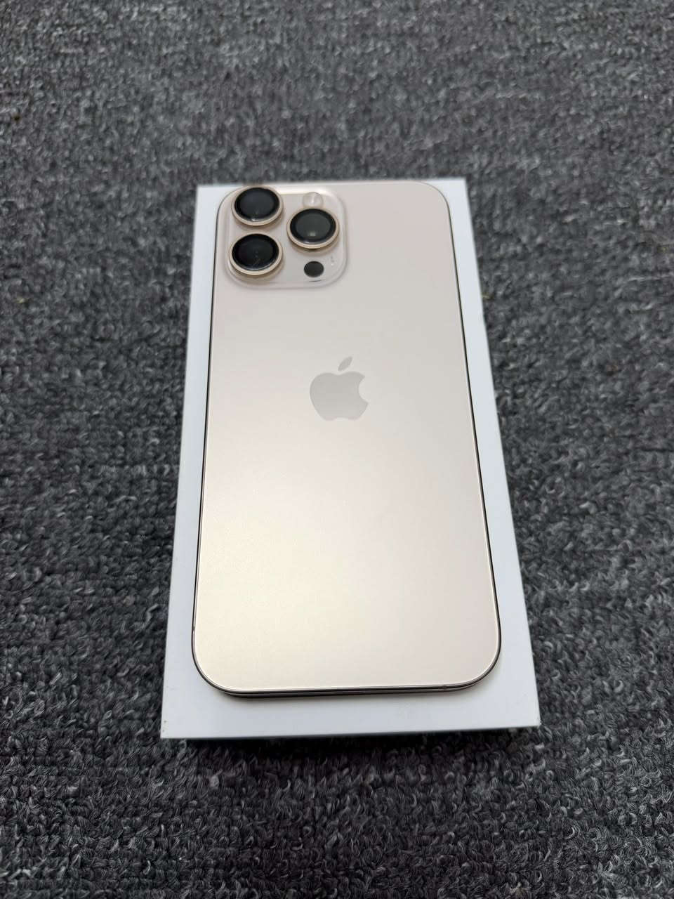 ايفون 16 برو ماكس ذاكره 256بطاريه 94 نضيف كلش الشراي يجي خاص واتساب ***********  عربي شرق اوسط
