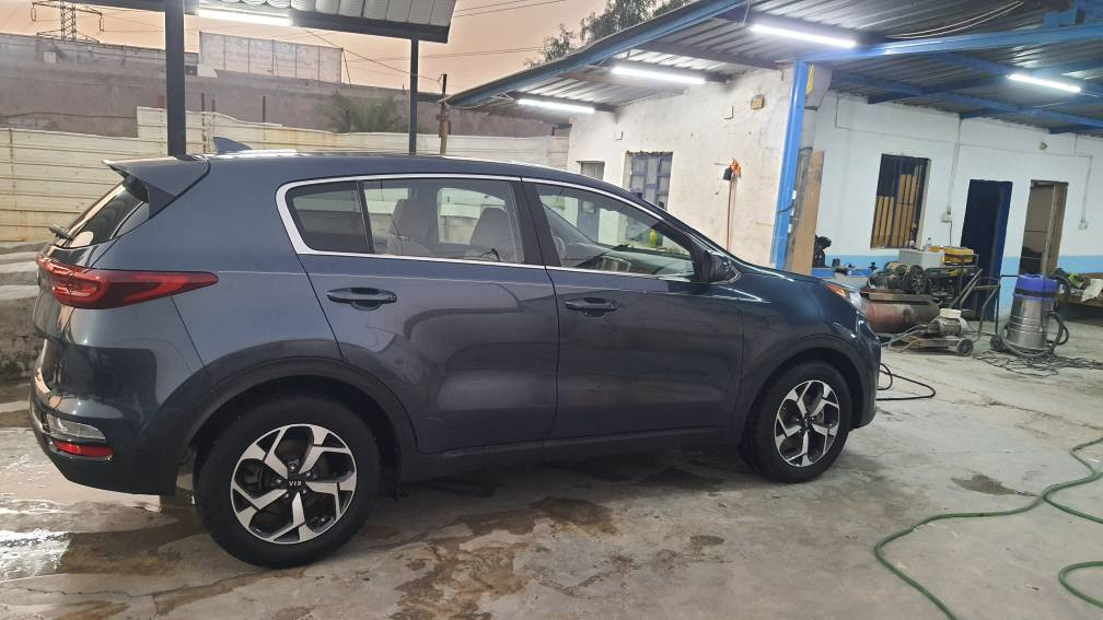 السلام عليكم سيورتج 2021 بغداد رقم وجزه جديده باسمي..بدون لا ضربه ولا صبغ تقرير غرق بسيط وكلشي بيها شغال وتمام..محرك ٢٤٠٠..مواصفات عاديه..سياره حيل نظيفه كلشي بيها بلاد..للامراوس حسب القناعه..عنواني بغداد الدوره...***********...اللي عنده مراوس يدزلي خاص.تحياتي للجميع بغداد, العراق
