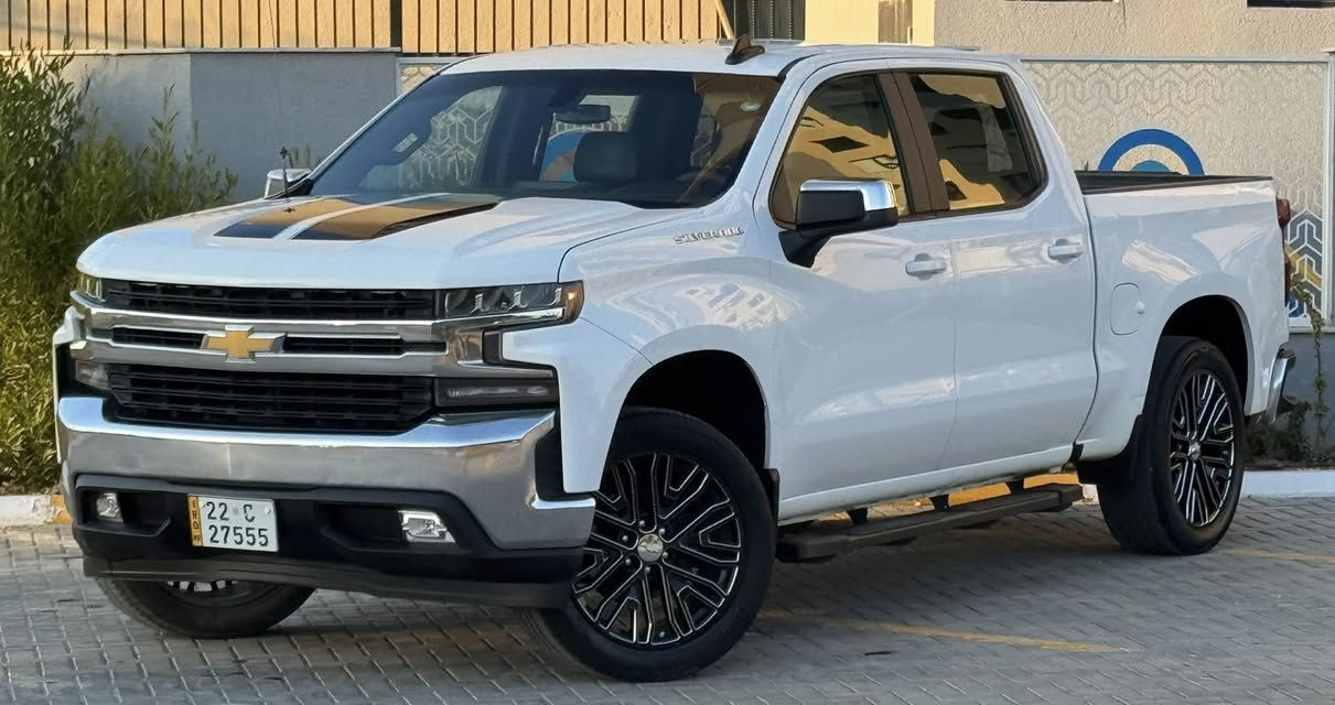 Chevrolet Silverado Lt 2020 شيفروليت سلفرادو
باب طويل بدي قصير المرغوب 
ماشيه 65 الف ميل حقيقي
ضررها بامريكا بسيط جداً 
صبغ ثلاث قطع فقط الباقي مكفول 
( بدون لغد بدون شاصي ) ايرباك برده فقط
بارد بسيط في مقدمة القمارة
المواصفات Lt : 
- محرك حجم 5,300
- داخل لون اسود و بيجي
- كشنات جلد
- شاشة كبيرة كار بلاي
- كاميرا خلفيه دوارة
- تحكمات ستيرن 
- حساسات خلفية 
- انارة بدي 
- ويل حجم 22 اصلي
- زينون بلادي
- هاند بريك كهربائي بصمة
محرك و كير جاهز ممفتوح شرط الفحص
صدر و تخم تايرات جدد
السيارة بالواقع احلى من الصور
جاهزة و لا كلوب مشتغل بالدشبول
 مسويلها ادامة سيرفس كامل
السعر 228 يها مجال بسيط
عنواني بغداد / الكرخ
***********
***********
