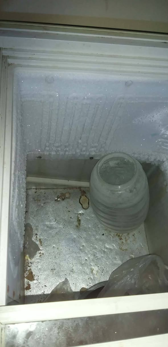 غراض بيت نضيفه وشغاله للبيع بابل حله شارع الحسينيه قرب صيدليه كمال رقم الهاتف ***********
