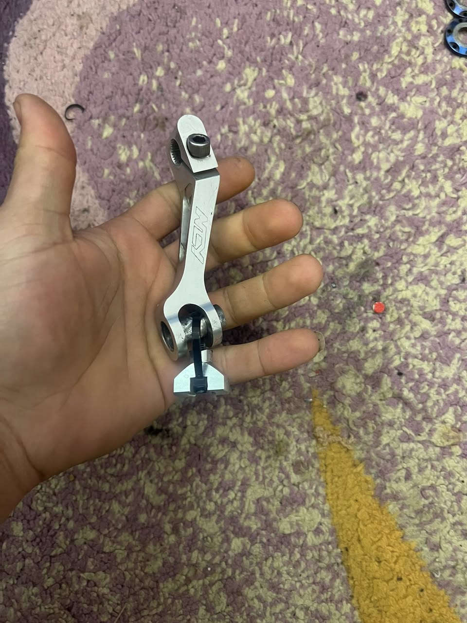 كلشي وسعره هذني البقن توصيل موجود
***********
