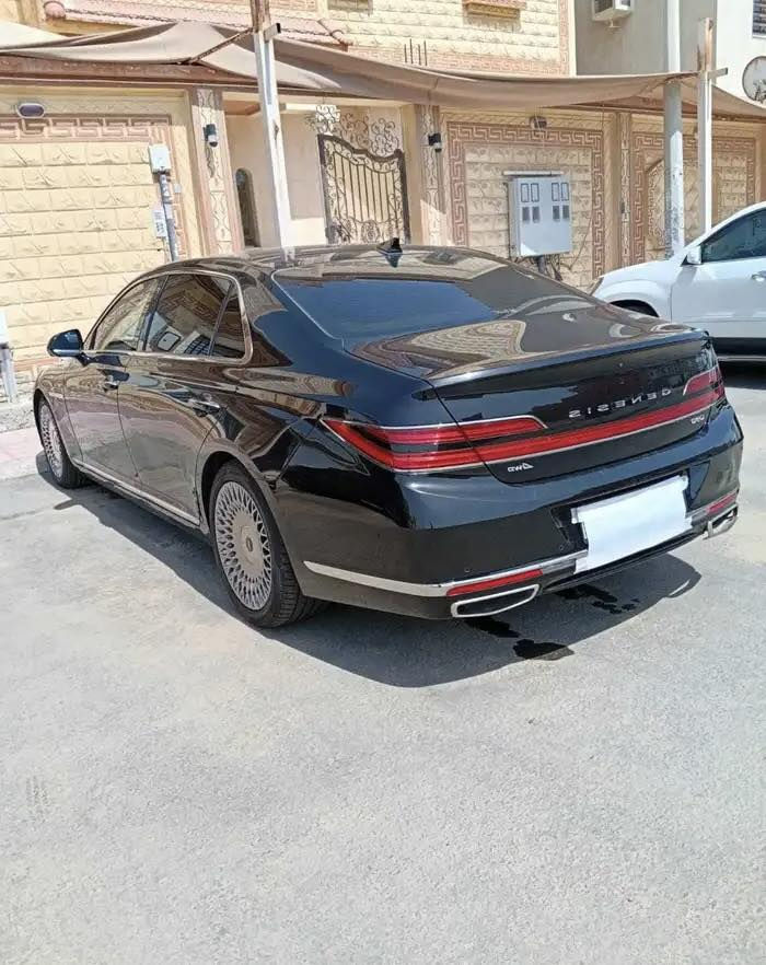 السلام عليكم//  بدون اوراق كلك ادوات
جنسزز 2021ملكي  8 سلندر

مكفول من الصبغ والكص والسرقه 

ماشيه 44  الف كم 

وتساب موجود لان ما متواجد على الاتصال فقط وتساب

***********
