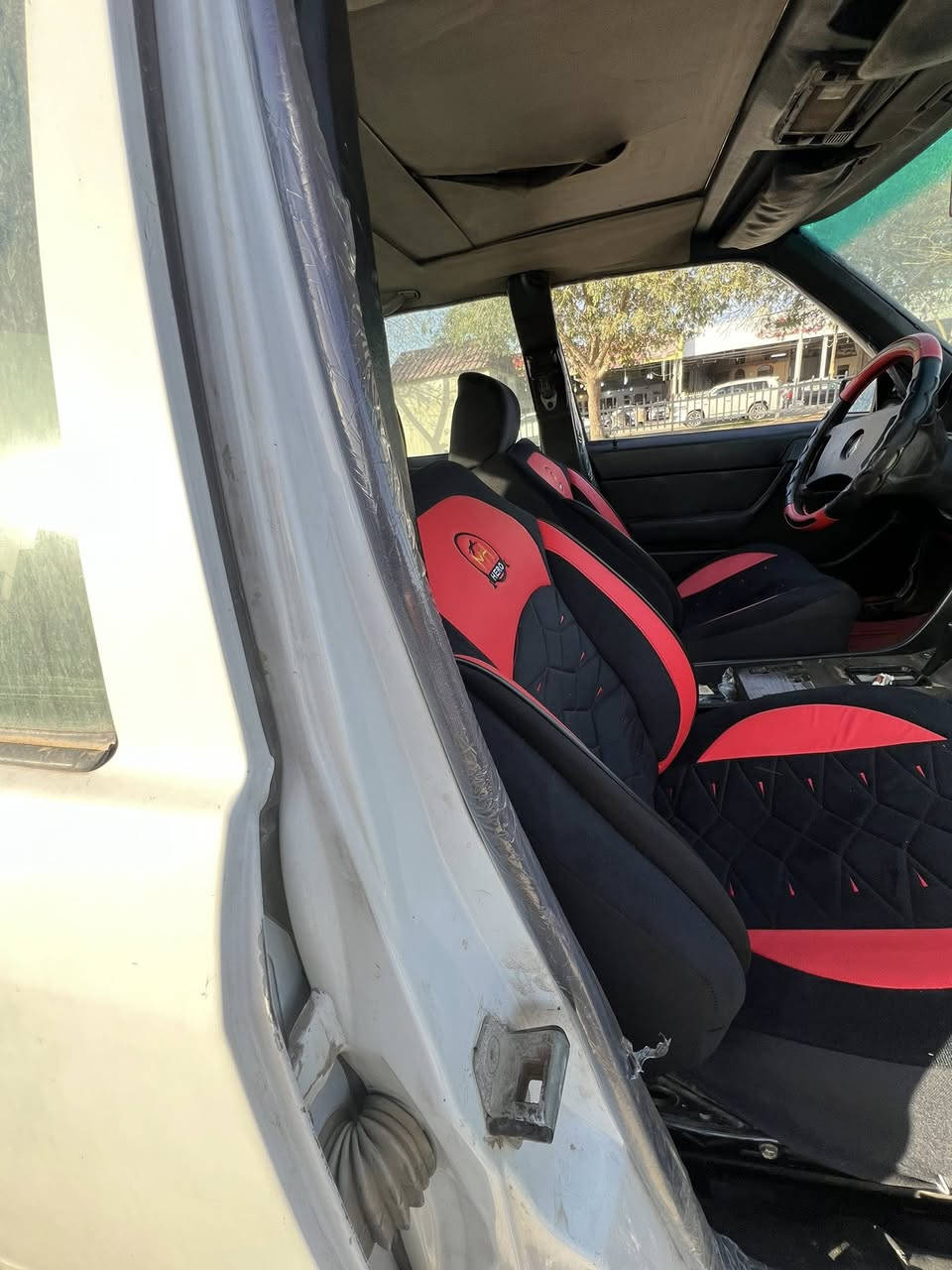 سلام عليكم مارسدس دب 86 محدث93
رقم بغداد دولي مميز بسمي رقم وهزه وسنويه كله جديد
محرك كير بطه3000
حجم السياره 300E
قماره وتكم كفاله من ضربه او ضرر
سياره حلوه ونضيفه فقط الكير مالها بي ضعف.  وتعال وشوف بعينك خير من الله. 
رقمي***********
سعرها مناسب
