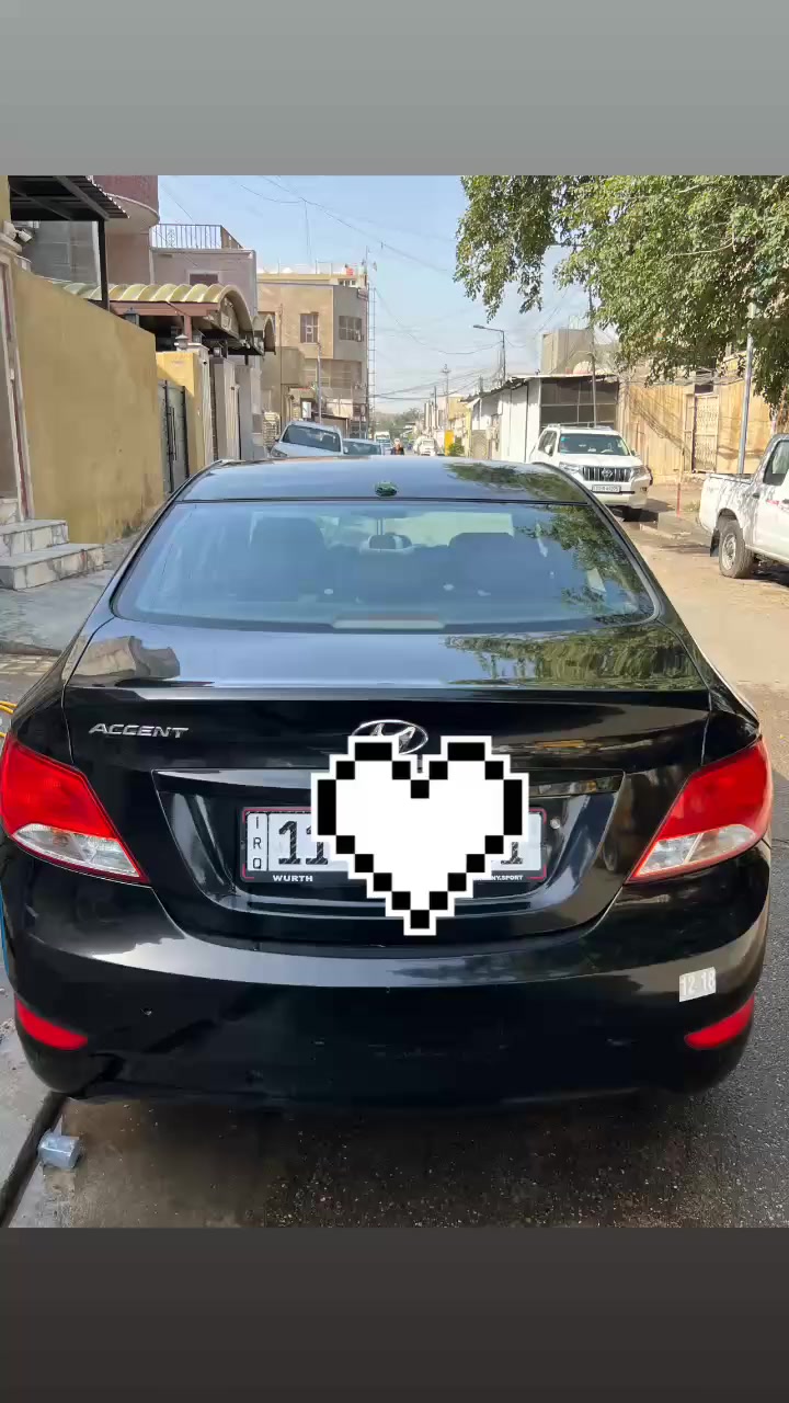 السلام عليكم 
سيارة اكسنت ٢٠١٧ وارد امريكي سودا اللون محرك ١٦٠٠ جي دي اي كلين بدون حادث وكما موضح بالسونار بس بيها شخوط بصيطة لان تعرف بنيه تسوق بيها ماشية ١٥٧٠٠٠ السعر  ١٠٣ اوراق وبيها مجال مكان سياره بغداد الأعظمية رقم ***********
