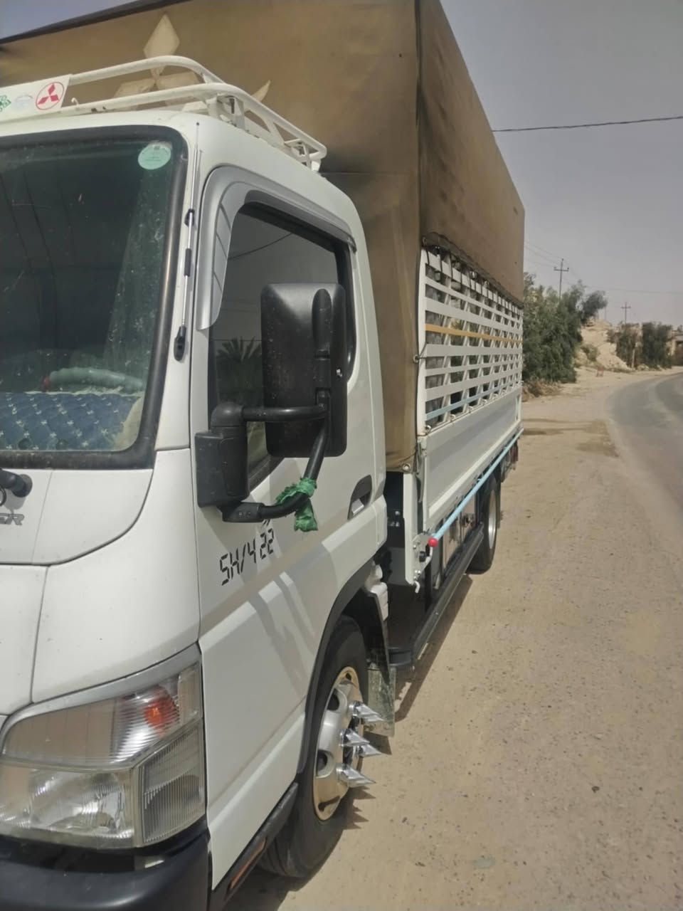 كنتر ٢٤ لبيع السيارة جاهزة من كلشي بس نقصها زوج تاير رقم شمالي بسمي تحويل ثاني يوم جادر مطري علية كاملة ماشية ١٥٠ السيارة عل ايدي جديدة لستفار ***********
