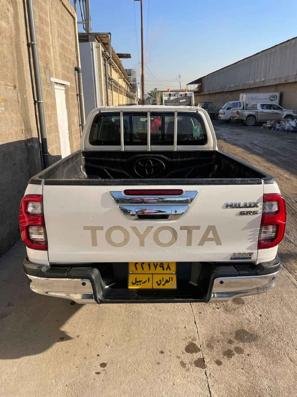 السلام عليكم 
للبيع هايلكس موديل 2022 
ماشية 111 الف بصمة  v6
للاستفسار اكثر ***********
