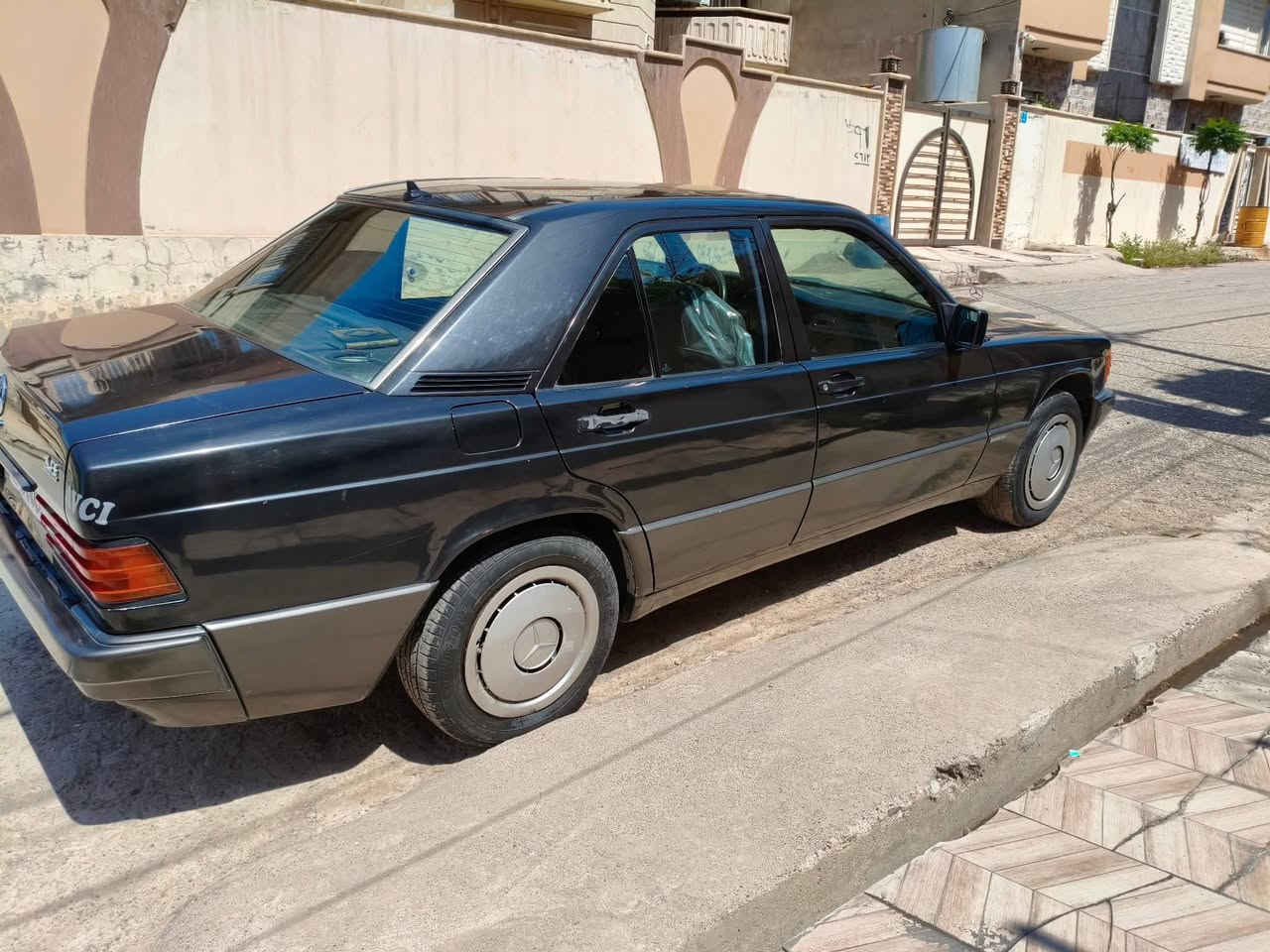 السلام عليكم مارسدس 190E طيارين موديل 1990 السيارة كلش نظيفة بيها فتحت سقف جامات كهرب المحرك سته سلندر بطة vvt 3000 رقمها اربيل مسطرة الجديد سعرها 64 و بيها مجال للطيبيننن
السلام عليكم مارسدس 190E طيارين موديل 1990 السيارة كلش نظيفة بيها فتحت سقف جامات كهرب كاميرا خلفية المحرك سته سلندر بطة vvt 3000 بيها ABS و تبريد و تدفئه شغال
رقمي *********** و مكانها الموصل
