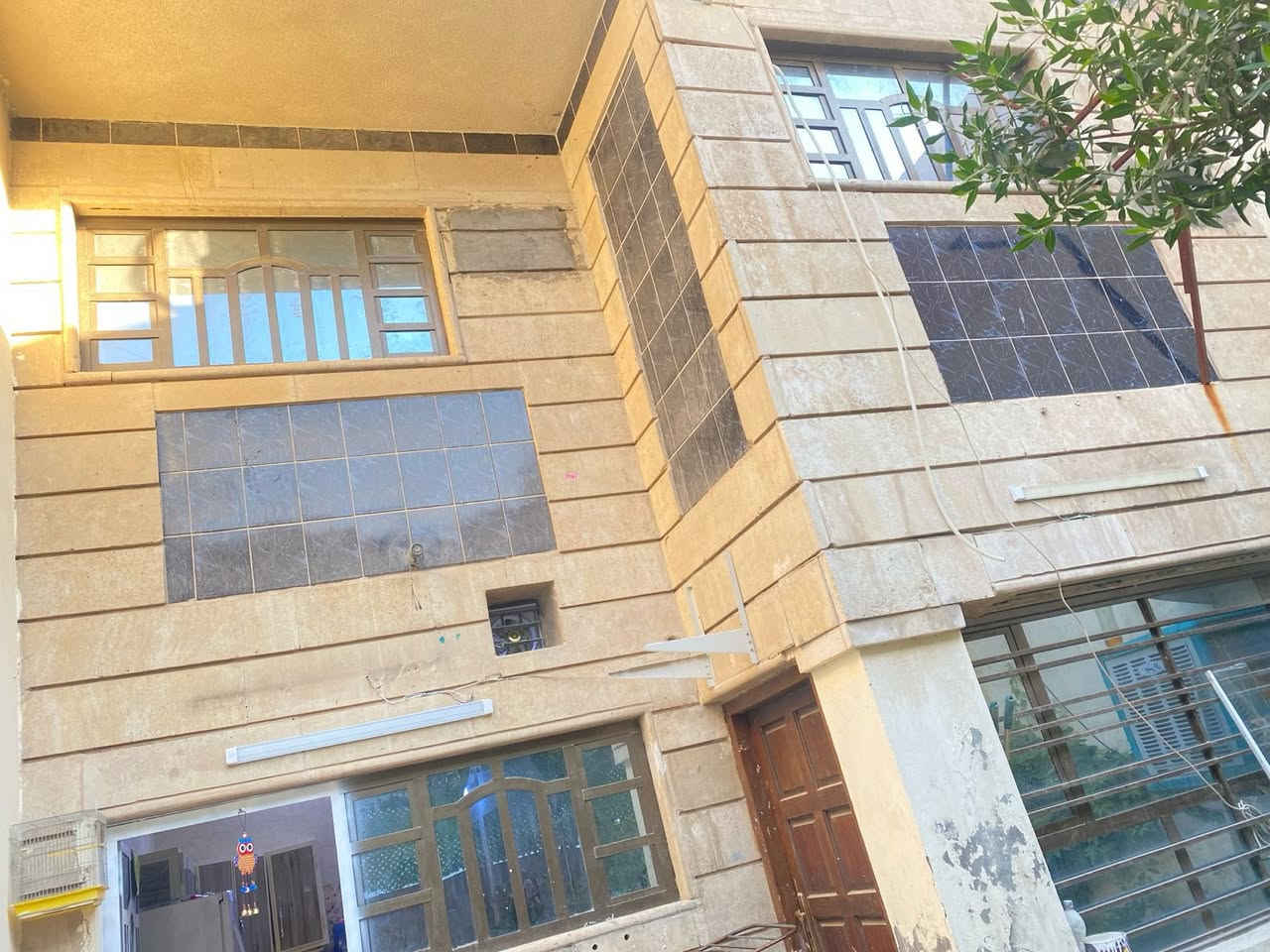 دار للبيع 🏠 مسلح
المساحه : ١٢٦  /. الواجهه: ٧  /. النزال : ١٨ 

يحتوي على 
٤ غرف نوم 
استقبال 
خدمات ٢ 
حولي 
منور 
كراج 
حديقه

الاعظميه راغبه خاتون 
عرض الفرع ٧ متر 

***********
