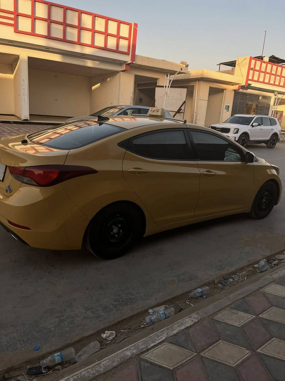 السلام عليكم النترا وارد امريكي  كندي ضرر باب الخلفي بدون دواخل مكينه كير حداده تخم تاير منضومه تبريد مشط جديد سياره جاهزه على خر حبايه ترايك لربيل رقم بغداد بسمي مكان الناصريه تفاصيل ***********
