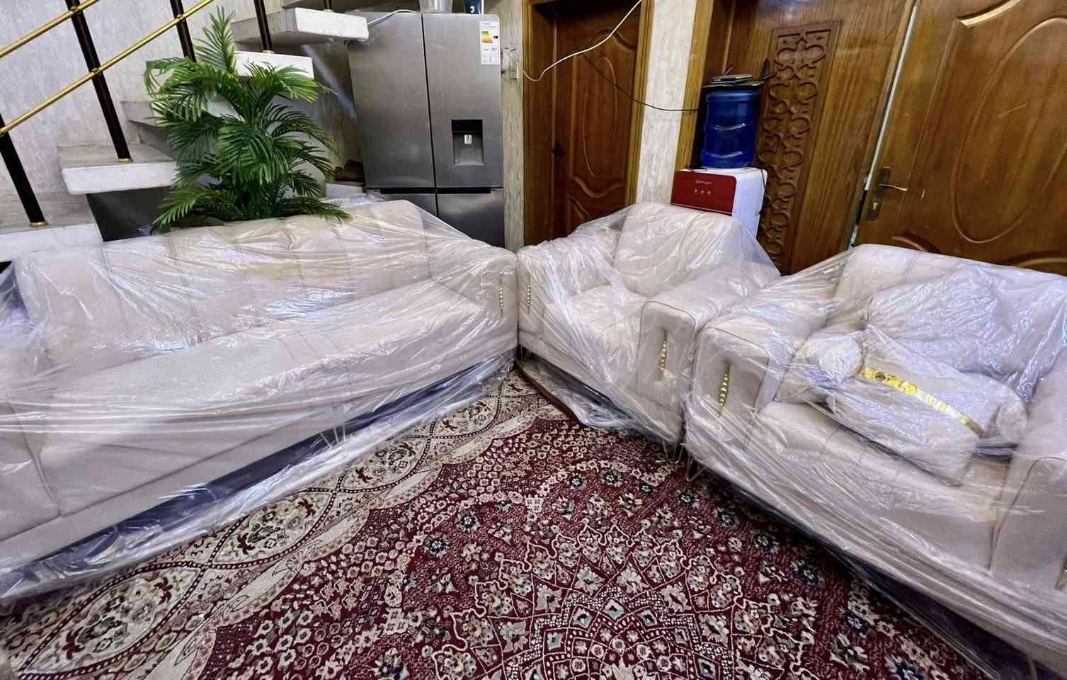 قنفات للبيع ٥ مقاعد من الشركه جديدات   
جديد بعدها بالسليفون من الشركه اريد أبيعهن لان اني طالبه رصاص دزولي اوف وايت 

السعر (١٩٩)
للتواصل على الواتساب  (***********)
