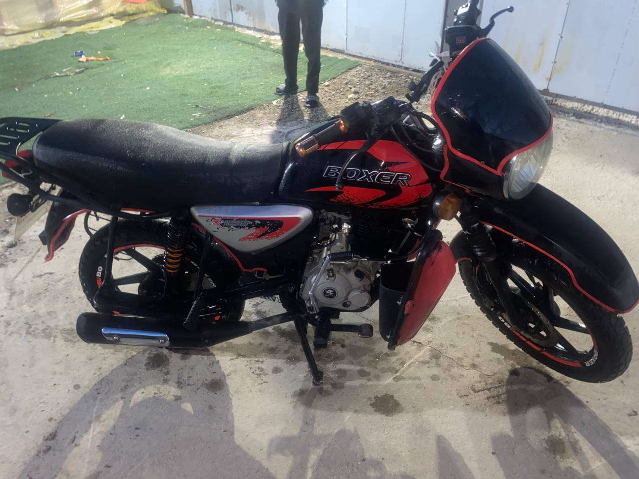 بوكسر للبيع 23 مكينه ناعمه وتخبل الدراجه اوارقها اصوليا سعر الدراجه 1550 وبيها مجال حك الجيه العنوان  مدينه الصدر  ***********
