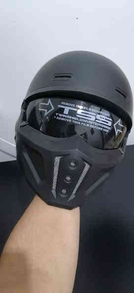 خوذه باله بهذا الشكل الروعه والجمال حجم لارج مكاني بغداد عامريه *********** الشراي يتصل ويوجد واتس اب ايضا
