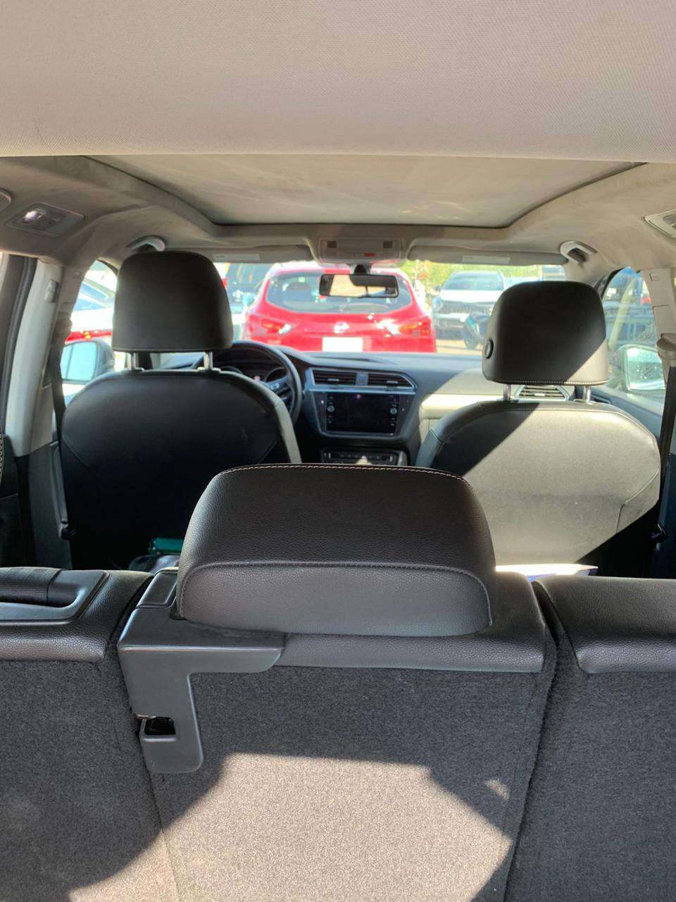 السلام عليكم
تيگوان موديل ٢١ 

فتحة سقف 

بصمة 

سبعة راكب 

وباقي المواصفات 

رقم اربيل 

السعر ١٥٧ وبيها شويا مجال

***********
