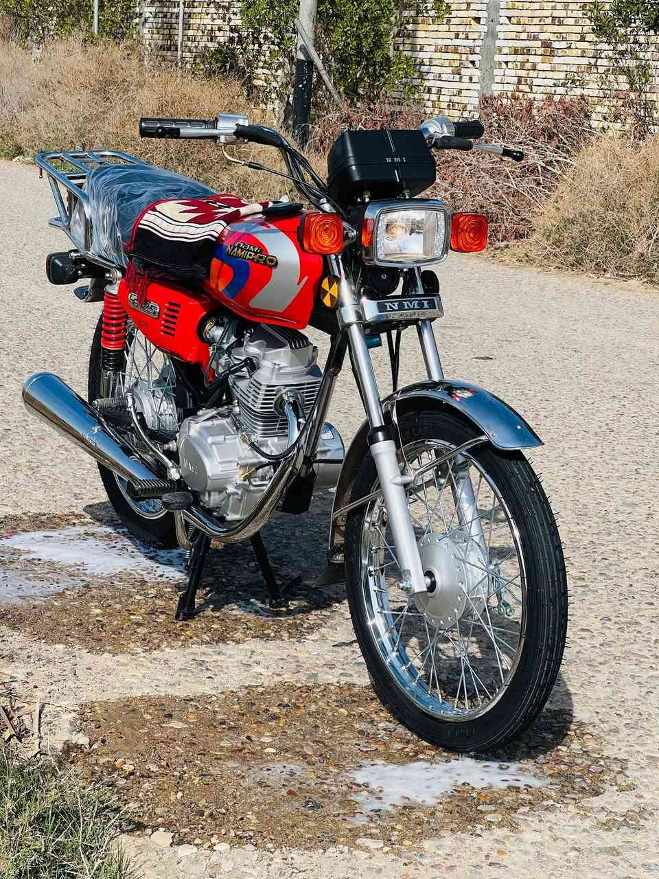 سلام عليكم دراجه شاصي نامه متياز 18 اوراق شرط الترقيم دراجه بعده علا السحك صارله يومين معمره كله شلامجه اصلي سعره مليون و 400 وبيه مجال حك الجيه *********** وتساب
