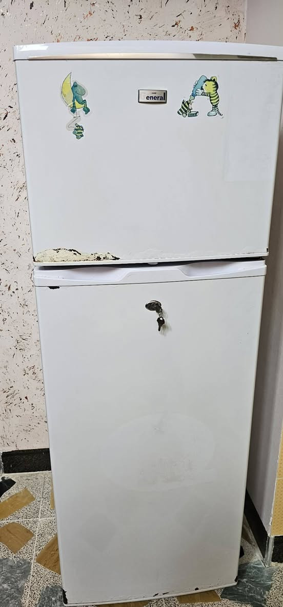 غراض للبيع مستعملة مكان الحمدانية الي يحب يشتري يتصل على الرقم ***********
