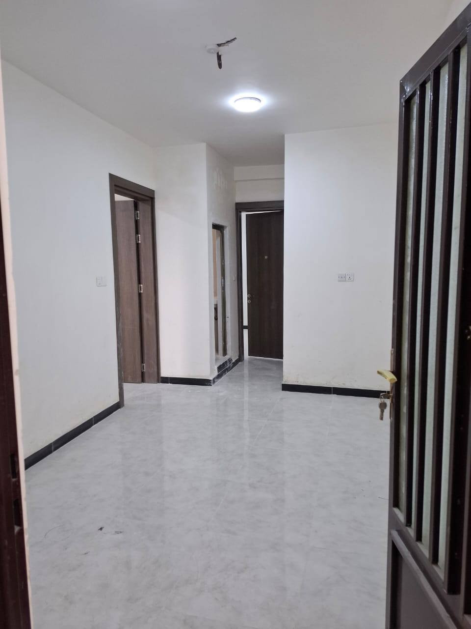 سلام عليكم شقة طابق ٣ كرادة داخل تحتوي على ٢ غرفة مع صالة مع مطبخ مع حمام الشقة جديدة، مطلوب عائلة من الكرادة حصرا للستفسار *********** الشقة قريبة على تقاطع الاورزدي
