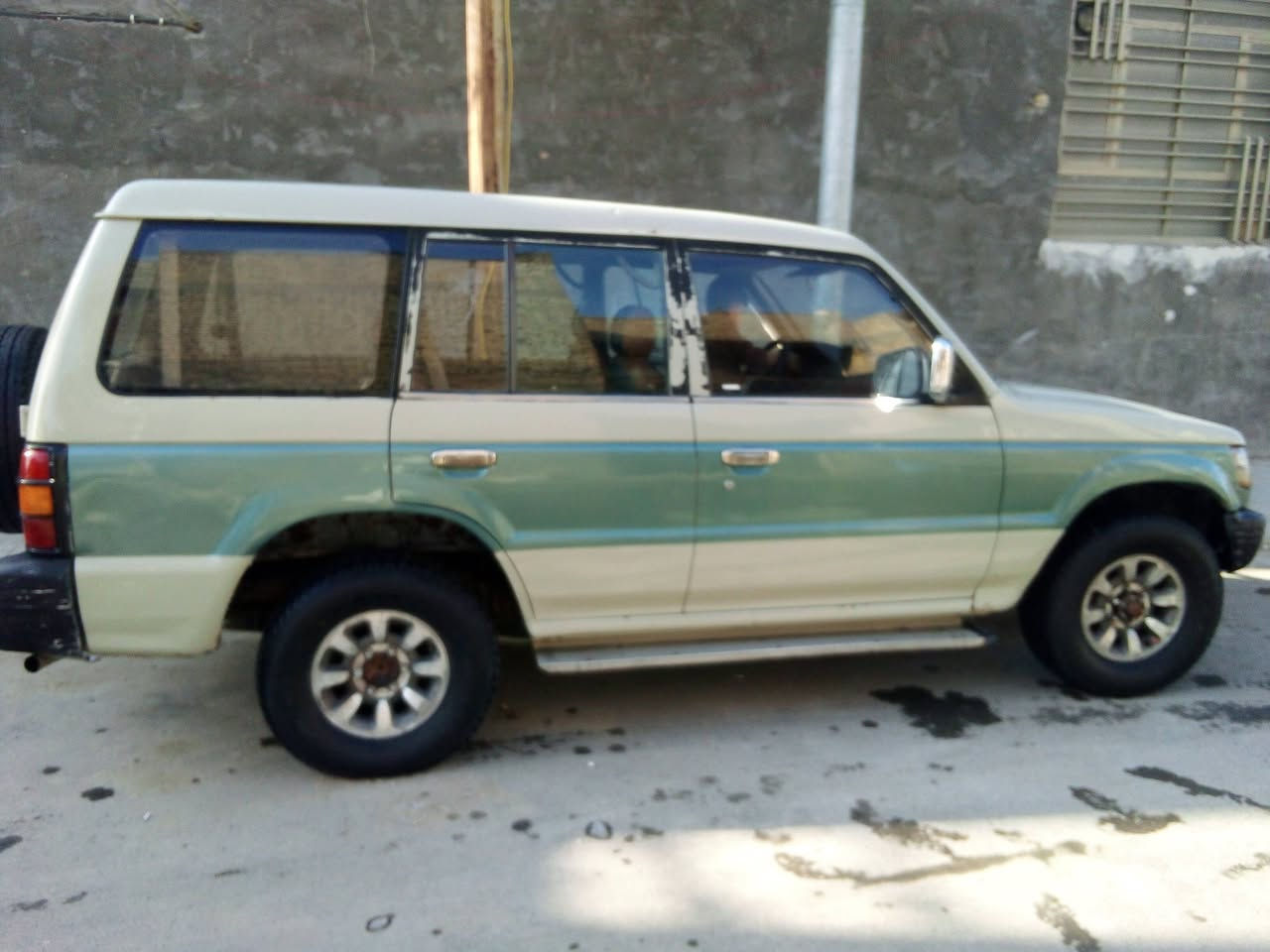 سلام عليكم باجيرو مديل 91 معروضة للبيع 
للاستفسار اتصل عل الرقم ***********
