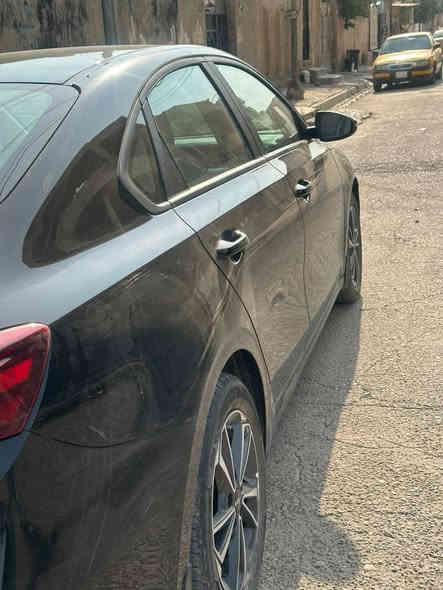 فورتي LXS موديل 2023 السياره ولا قطعه ولا صبغ بس خشم البونيد بارد منفيس باسمي
عدد المسافات 40 الف كيلو ماشيه 
داخل لونين 
وباقي المواصفات معروفه 
السعر 155معه المجال 
هاتف ***********
