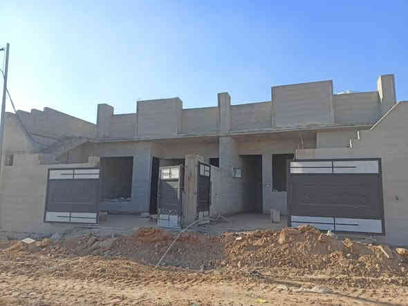 مساحه الواحد 150متر زراعي 

يتكون من غرفتين نوم صاله مطبخ صحيات درج خارجي 

نقص كاشي معه بياض 

سعر الواحد 31مليون 

موقع العقار 55خلف جامع الراشدين 

استفسار عله الرقم ‏‪***********‬‏
