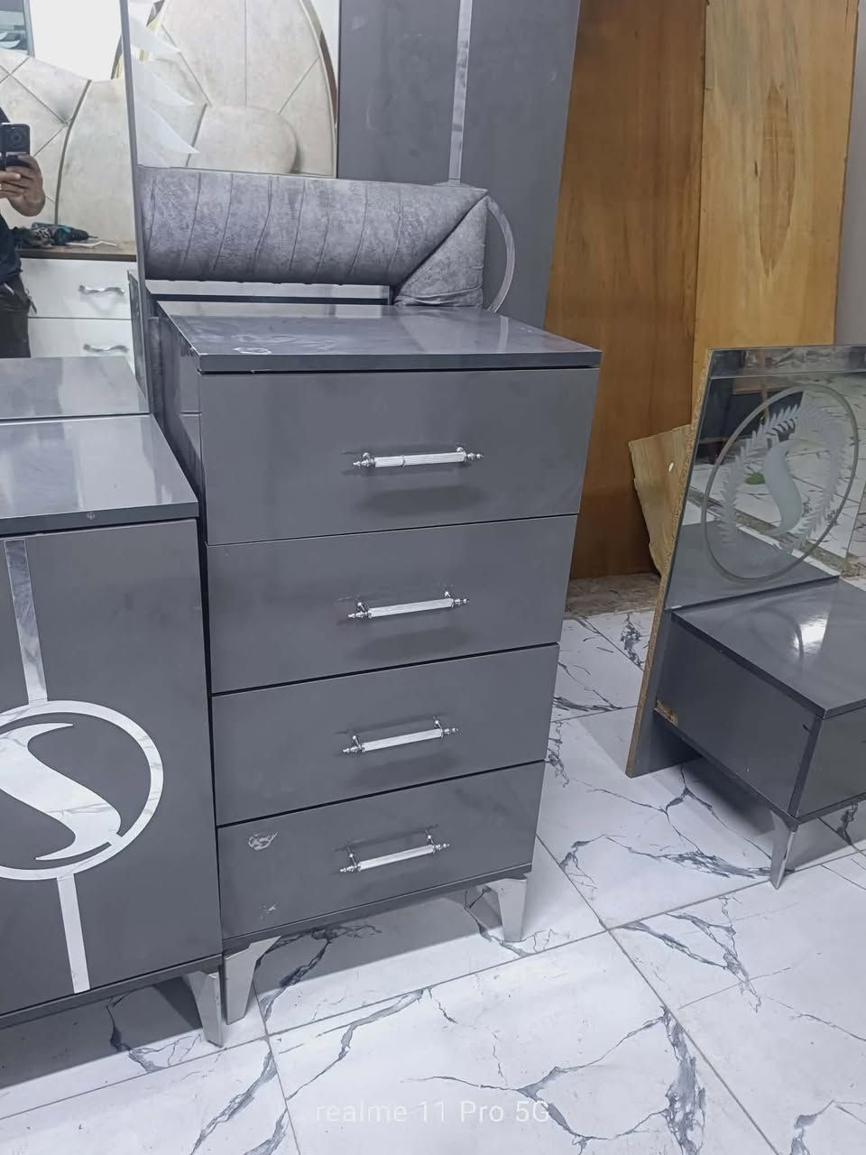 غرفة نوم تركي موديـل حديث😍💥 
 نضافة95💯 
عدد القطع / 8
نضام / ابواب 🦋✨
سعر / 600🤍✨
شد ونقل داخل بغداد مجاني🛻
يوجود توصيل محافضات


**إذا كنت صاحب هذا الإعلان وتريد حذفه لأي سبب، رجاءا أرسل رسالة إلى الدعم الفني**