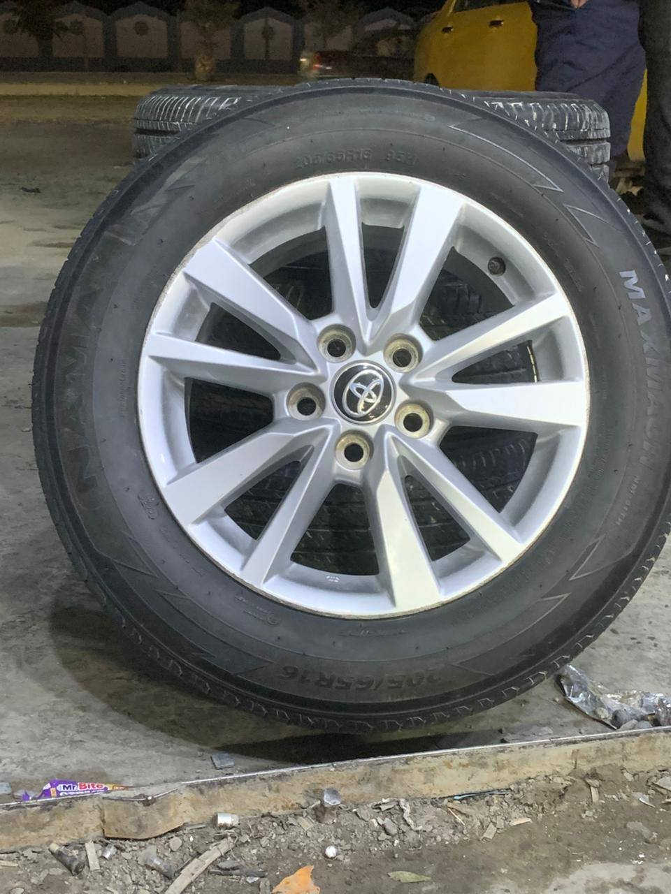 السلام عليكم
ويل كامري موديل ٢٣
اصلي مع تايرات حجم ١٦
السعر ٤٥٠ الف وبي مجال
رقم الهاتف *********** لا اتواجد على الفيس
