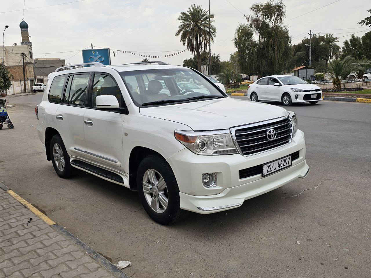 السلام عليكم👋
لاند كروز سعوديه ام الدعاء (موديل 2010) رقم اربيل تحويل مباشر بأسمي 
السياره فول مواصفات سلايد روف/3 قطع تبريد /تلفزيون/شاشات خلفيه/7راكب/ثلاجه/ بصمه/كشنات جلد/ مكينه 6 سلندر
بيهه صبغ فقط بالجاملغ الخلفي بدون ضربه 
السعر  (💰$ 295💰) وبيهه مجال
المكان بغداد الصليخ 
📞📞***********
