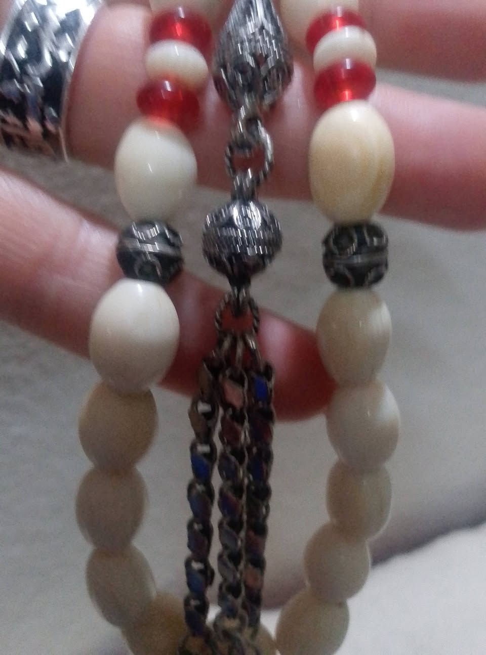 يسعد مساكم بكل خير ❤️🩵❤️ 
مسبحة عاج افريقي انتيك مبصمة شغل يدوي وزن٤٠غرام صافي محلاية  بطقم فضة ❤️❤️❤️


**إذا كنت صاحب هذا الإعلان وتريد حذفه لأي سبب، رجاءا أرسل رسالة إلى الدعم الفني**