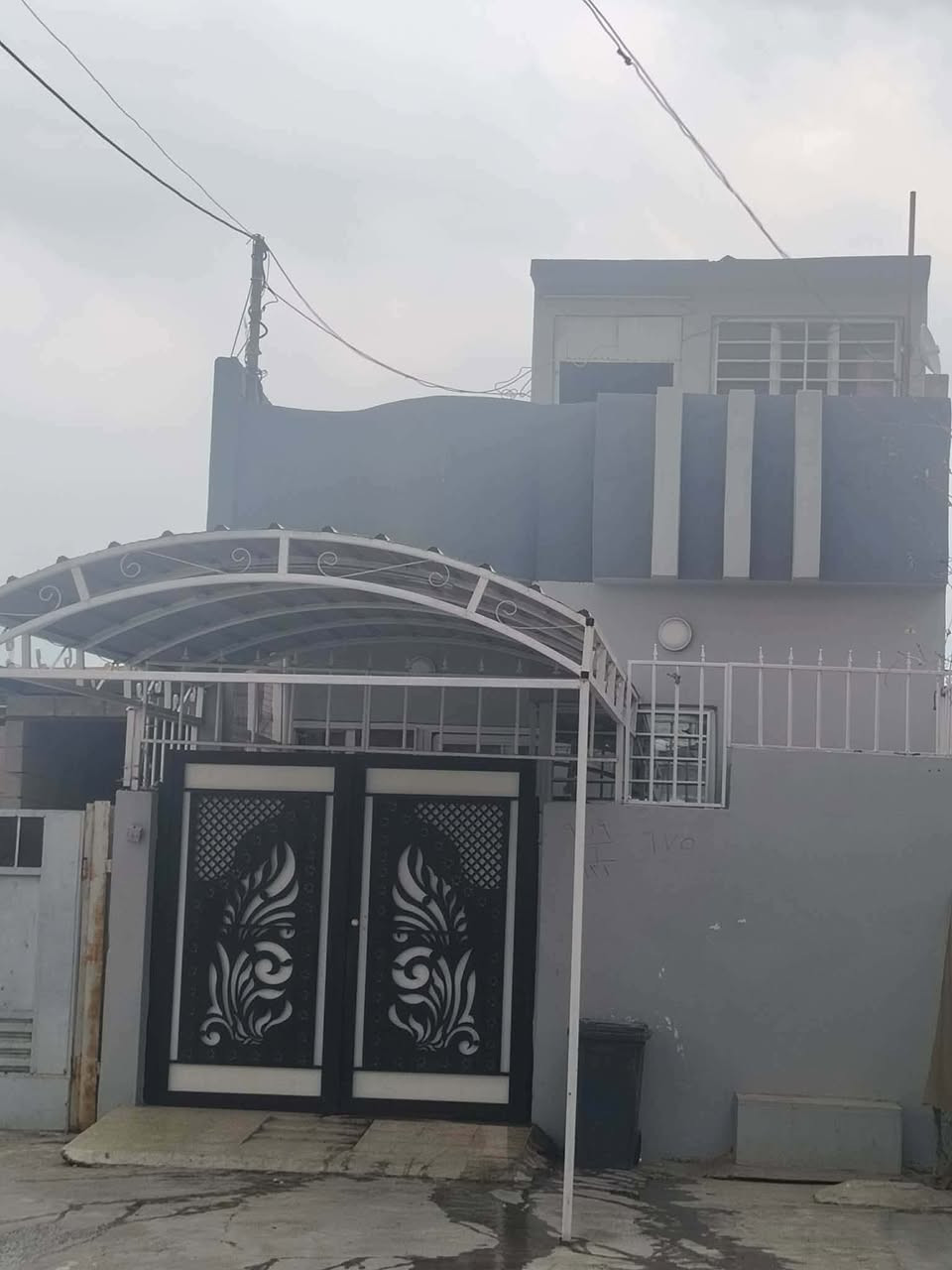 بيت للبيع مقابل جامع الوارث حي عدن كرت 100 متر للاستفسار الاتصال على الرقم
***********
