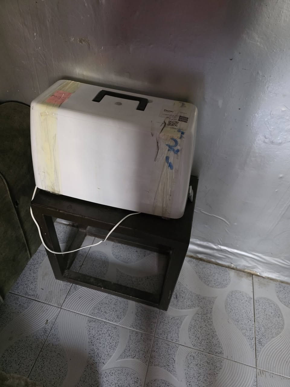 السلام عليكم لبيع مكينة خياطة بلاذر يابانيه مستعمله كلش قليل نضيفه كلش عنوان بغداد جديده وتساب ***********
