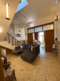 السعر جدا مناسب 🏠دار للبيع مساحة 100م حي الجامعه شارع 10 بناء طابقين ح...