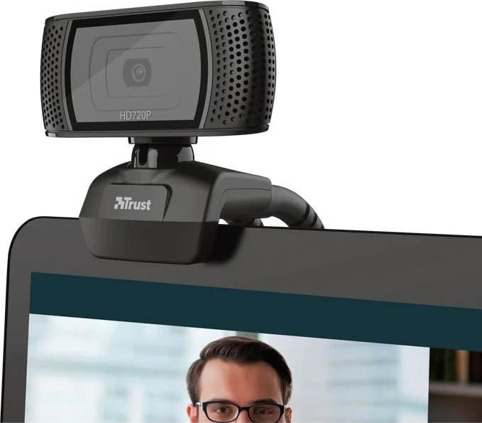 عربي:
كاميرا كمبيوتر ويب كام Trust Trino HD 720p مع مايكروفون مدمج
تفاصيل المنتج:
 العلامة التجارية والموديل: كاميرا ويب من شركة Trust العالمية، موديل TRINO.
 دقة الفيديو: دقة عالية HD 720p تضمن لك صورة واضحة ومستقرة أثناء المكالمات المرئية.
 الصوت: تحتوي على مايكروفون مدمج (Built-in Microphone) يلتقط الصوت بوضوح ونقاء عالي دون الحاجة لسماعات خارجية.
 القاعدة والمرونة: مجهزة بحامل مرن وعالمي (Universal Flexible Stand) يتيح لك تثبيتها بسهولة على سطح المكتب أو تعليقها على شاشة اللابتوب والكمبيوتر.
 زر التصوير: مزودة بزر مخصص لالتقاط الصور الثابتة (Photo button) بضغطة واحدة.
 الاستخدام: مثالية للتعليم عن بعد، العمل، واجتماعات الفيديو عبر منصات (Zoom, Skype, Teams). تعمل مباشرة عبر منفذ USB بمجرد التوصيل (Plug & Play)

کوردی:
وێبکام و کامێرای سەر کۆمپیوتەر Trust Trino HD 720p لەگەڵ مایکرۆفۆنی ناوخۆیی
وەسفی کاڵا:
 براند و مۆدێل: وێبکامی براندی ناسراوی پۆڵەندی Trust مۆدێلی TRINO.
 ڕوونی وێنە (Resolution): ڕوونی بەرز لە جۆری HD 720p کە وێنەیەکی ڕوون و جێگیرت پێدەدات بۆ پەیوەندییە ڤیدیۆییەکان.
 مایکرۆفۆن: خاوەنی مایکرۆفۆنی ناوخۆییە (Built-in Microphone) کە دەنگ بە ڕوونی دەگەیەنێت بەبێ پێویستی بە مایکرۆفۆنی دەرەکی.
 دیزاین و ڕاگر (Stand): خاوەنی پێیەکی نەرم و گونجاوە (Universal Flexible Stand) کە بە ئاسانی دەتوانیت لەسەر مێز دایبنێیت یان بە سەر لێواری شاشەی لاپتۆپ و مۆنیتەرەکەتەوە بیبەستیت.
 دوگمەی وێنەگرتن: دوگمەیەکی تایبەتی لەسەرە (Photo button) بۆ گرتنی وێنەی خێرا بە یەک کلیک.
 بەکارهێنان: زۆر گونجاوە بۆ خوێندنی ئۆنلاین، کۆبوونەوەکانی سەر (Skype, Zoom, Microsoft Teams)، ڤیدیۆ چات و ڕیكۆردکردن. کار دەکات بە فیشەی USB بەبێ پێویستی بە هیچ بەرنامەیەک (Plug & Play). السليمانية, العراق


**إذا كنت صاحب هذا الإعلان وتريد حذفه لأي سبب، رجاءا أرسل رسالة إلى الدعم الفني**
