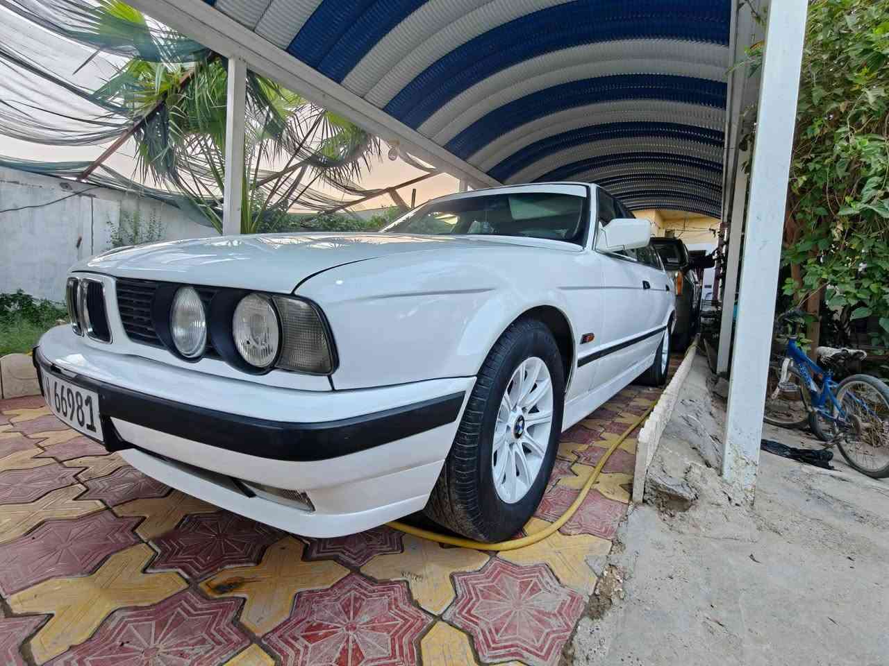 السلام عليكم BMW525مصبوغه عام بدون ضربه مديل 1991سنويه 2029مكاني الحيدريه خان النص بين كربلاء ونجف ***********
