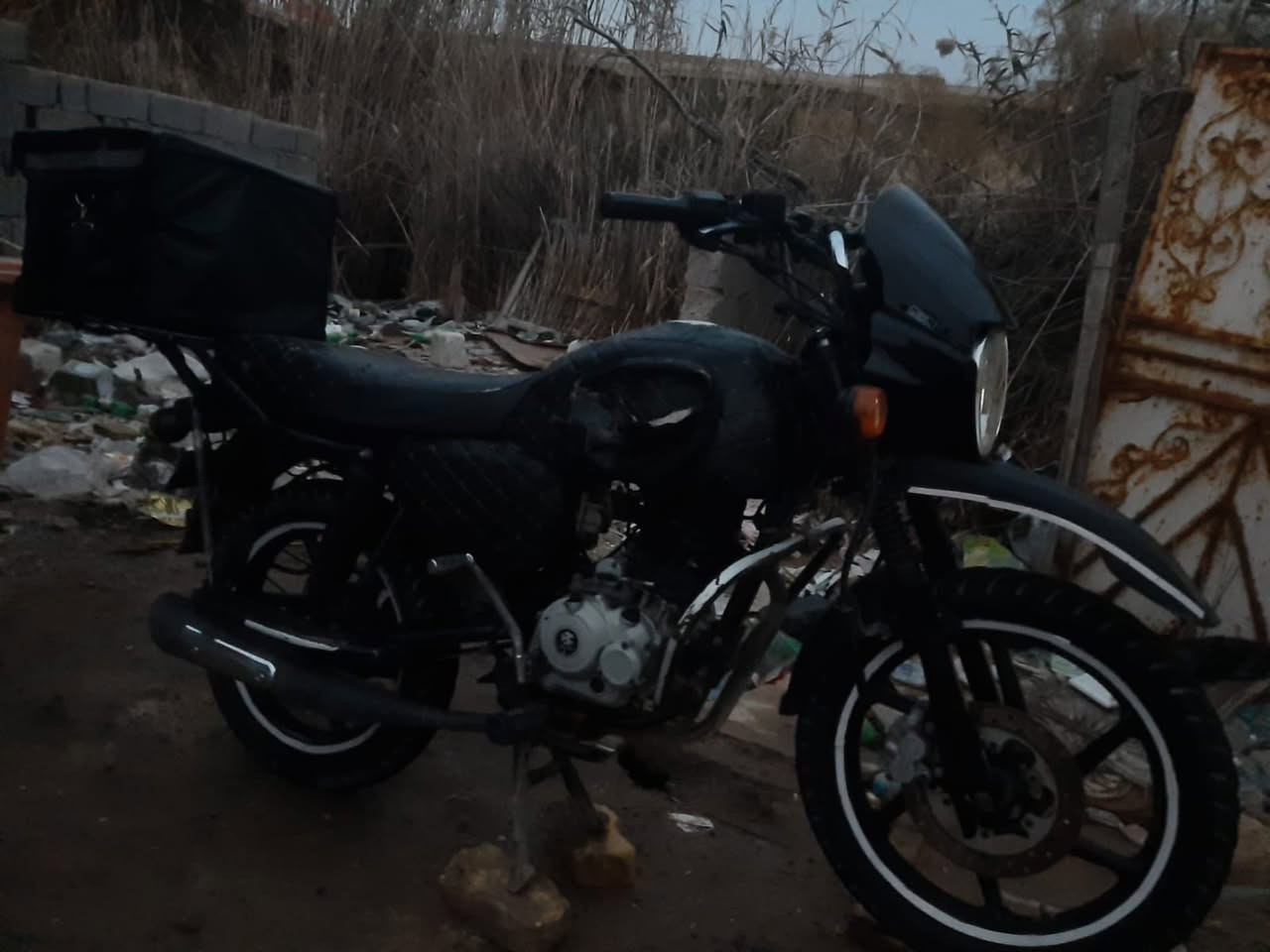 سلام عليكم بوكسر للبيع اوراق دراجه جديده برغي ممفتوح بيها مبدله كلجات اصليه الدراجه2020والمكينه2022بوكسر باجاج
الجبيلة قريب علنادي البحري
 رايدها ب1390
***********
