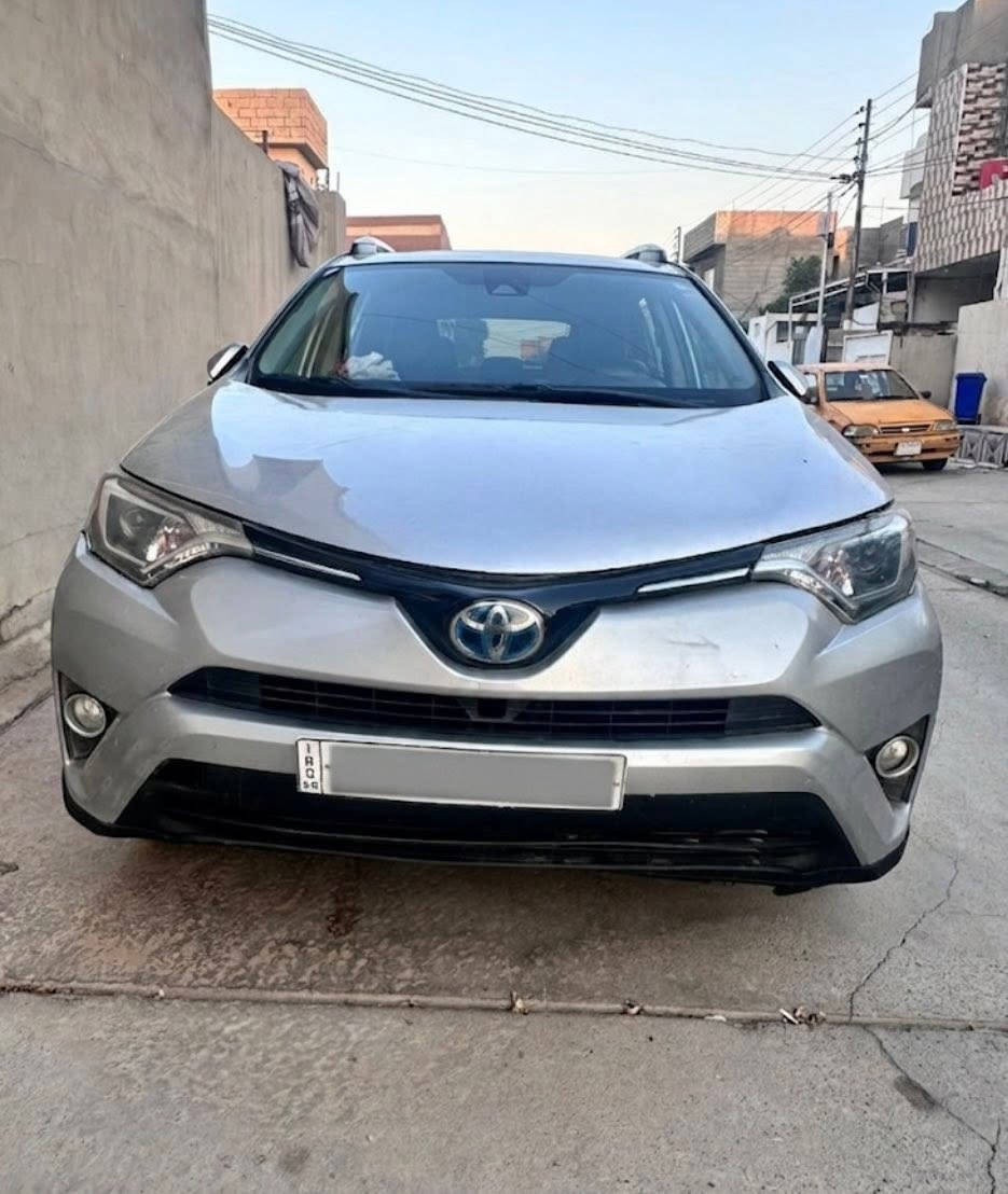 للبيع Toyota RAV4 موديل 2017
* محرك 2.5
* جير أوتوماتيك
* اللون: (سلفر)

الضرر موجود فحص سونار راسل الرقم 

* المواصفات: شاشة، كاميرا خلفية، سنسرات، مثبت سرعة، فتحة سقف (إذا موجودة)
* السيارة بحالة جيدة وجاهزة للاستخدام
* خالية من المشاكل الميكانيكية

السعر: (155)

للاستفسار والتواصل:*********** واتساب
