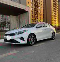 كيا فورتي لون ابيض صدفي موديل 22 رقم بغداد بأسمي تحويل ثاني يوم بدون ا...