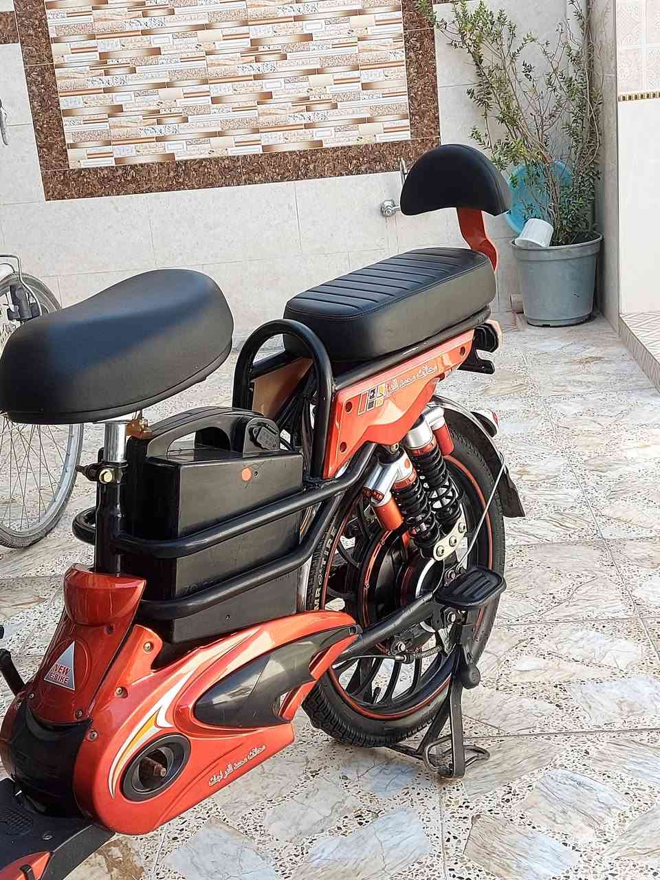 السلام عليكم. بايسكل حجم 20.نضيف جدا فول مواصفات خمس بطاريات.السعر 385 الف بايسكل جديد. ***********.شراي خابر او خاص
