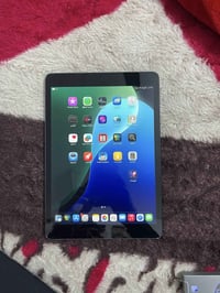 ايباد 9 ذاكره 64 للبيع  السعر250     //07700461364 بغداد حي القاهره