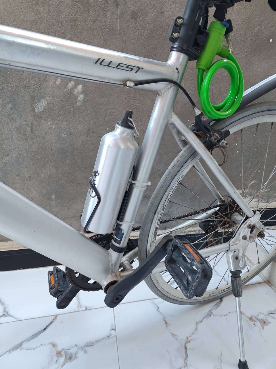 بايسكل للبيع
المنيوم 
خفيف ريشه
سرعات مختلفه
نظافه جدا حلوه

الملحقات
__________
خوذه اشاره 
مطاره
قفل صونده
مرايات زوج
يدات اضافيه
***********
بغداد جسر ديالى الجديد
