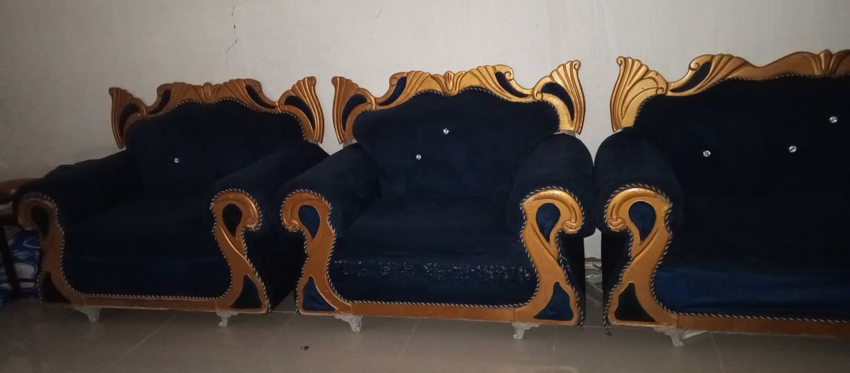 السلام عليكم تخم للبيع مقاعد 6سعر 125وبي مجال العنوان بغداد شهداء البياع سوك رضا رقم الهاتف ***********
